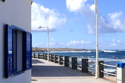 Spaziergang des Meeresstrandes