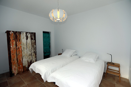 Casa del pueblo: dormitorio del patio