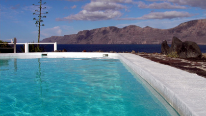 Casa Dominique - La piscina y el risco de Famara