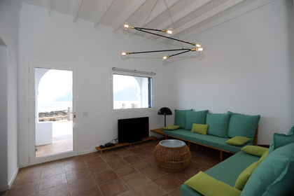 Le salon de la casa del pueblo