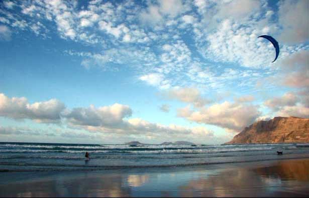 Kitesurf sur la plage de Famara