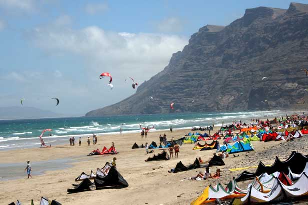Kitesurf sulla spiaggi di Famara
