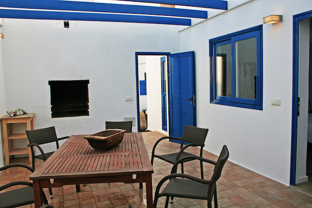 The indoor courtyard casa del pueblo